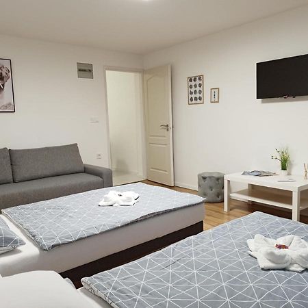 Grafit Apartmanok Hajdunanas Exterior foto