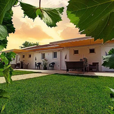 Grafit Apartmanok Hajdunanas Exterior foto