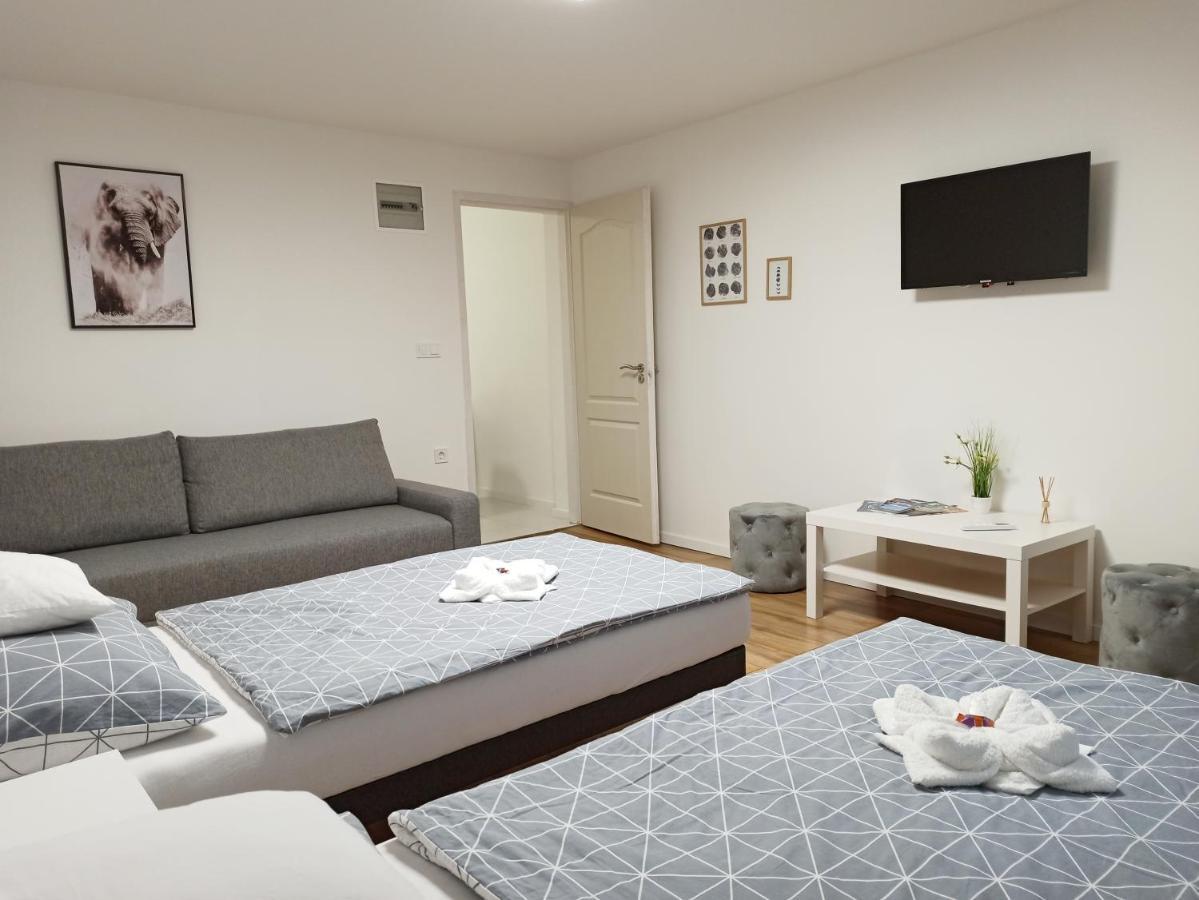 Grafit Apartmanok Hajdunanas Exterior foto