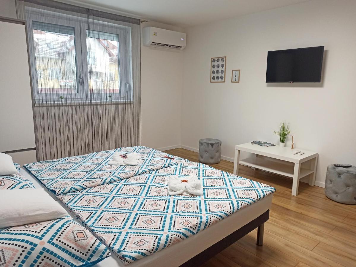 Grafit Apartmanok Hajdunanas Exterior foto
