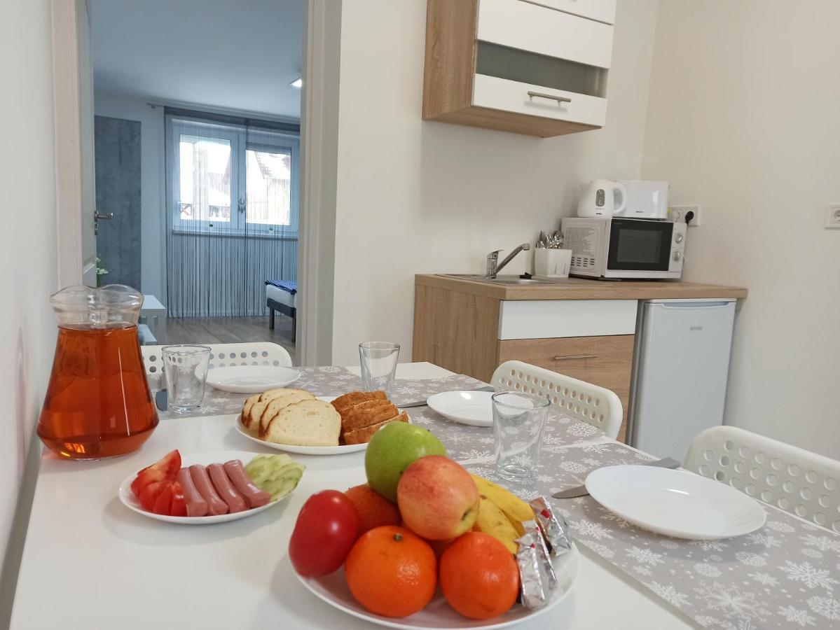 Grafit Apartmanok Hajdunanas Exterior foto