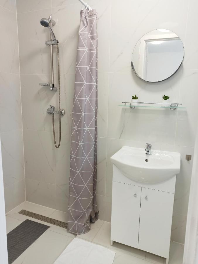 Grafit Apartmanok Hajdunanas Exterior foto