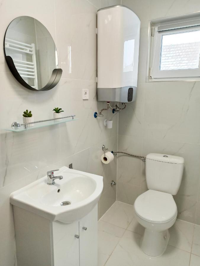 Grafit Apartmanok Hajdunanas Exterior foto