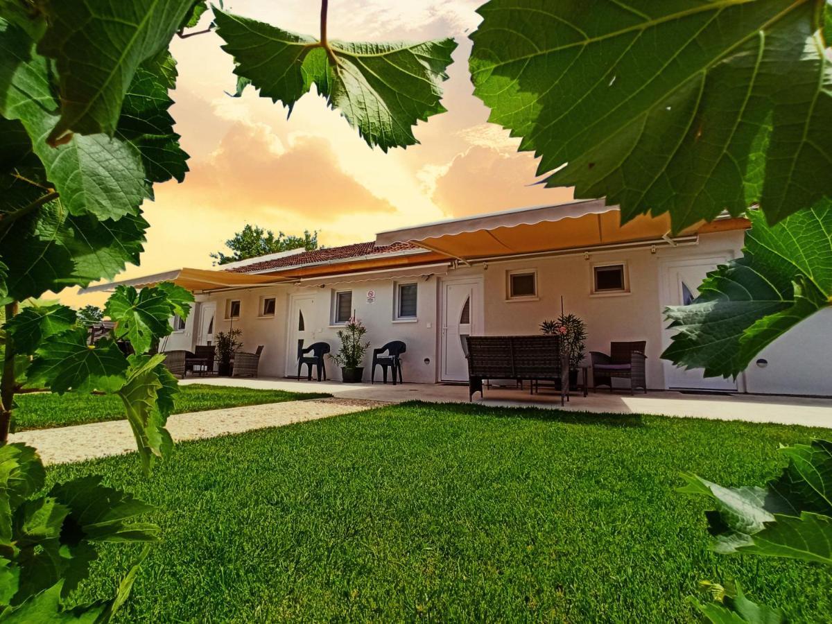 Grafit Apartmanok Hajdunanas Exterior foto