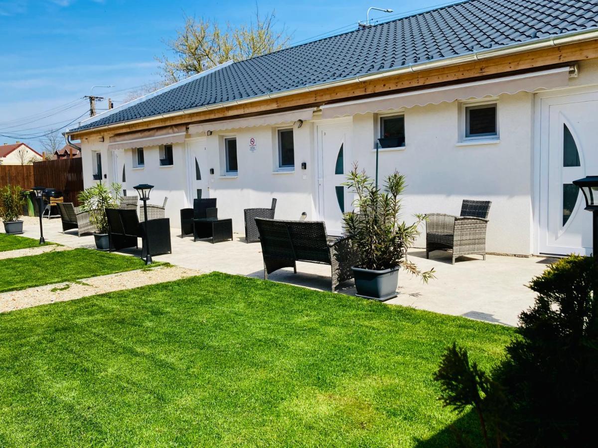 Grafit Apartmanok Hajdunanas Exterior foto